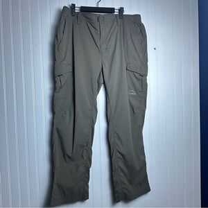 L.L. Bean Men's XL Cargo Pants Patch Secured zipper Pocket Elastic Waist